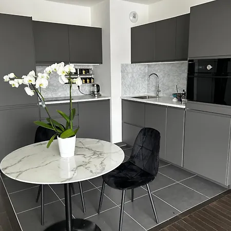 Modern Apartment *