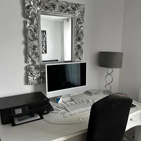Modern Apartment *